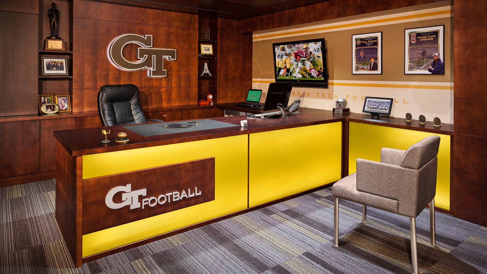 Take A Look Into Georgia Tech's Football Luxury Suites and Coaches' Offices  | Moss